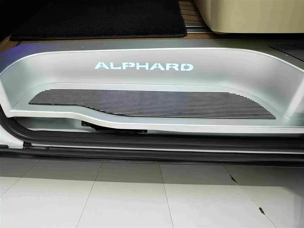Toyota Alphard 2021 — фото 19