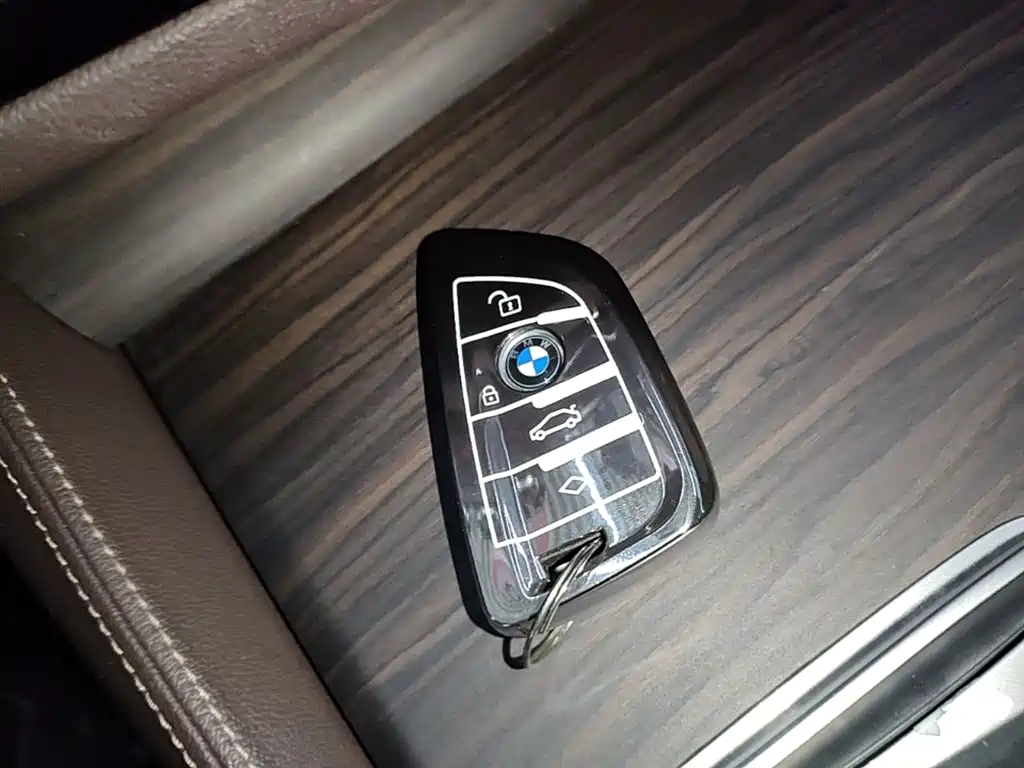 BMW 5 Series 2021 — фото 9