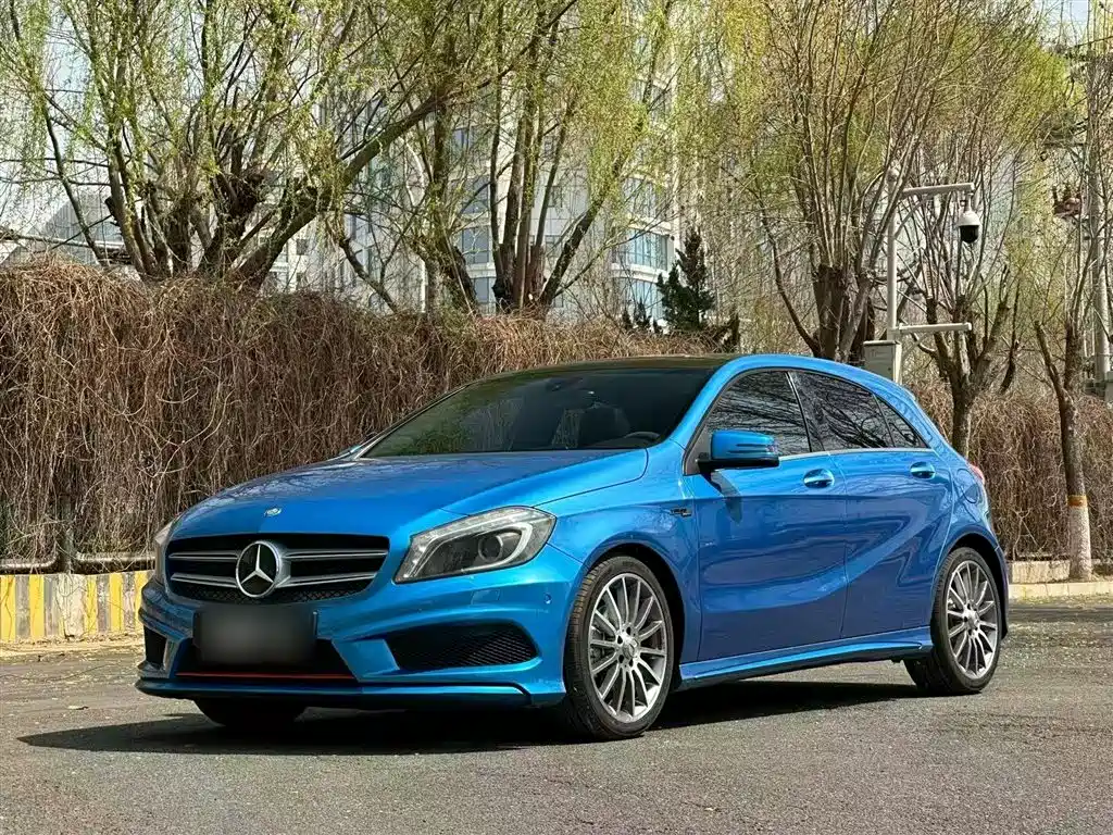Mercedes-Benz A-Class 2015 — фото 1
