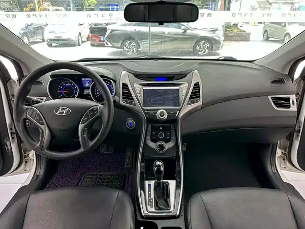 Hyundai Elantra Langdong 2013