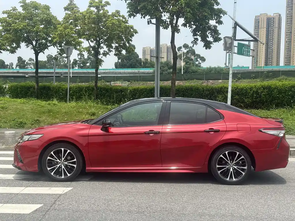 Toyota Camry 2018 — фото 3