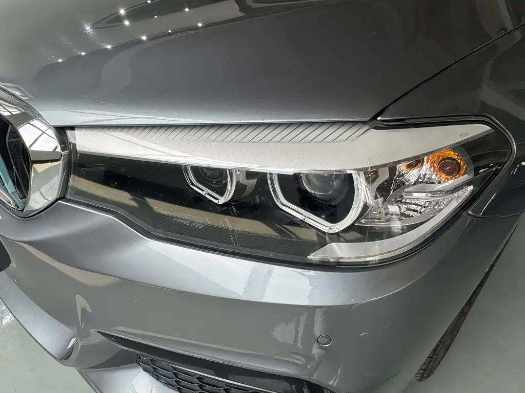 BMW 5 Series 2019 — фото 17