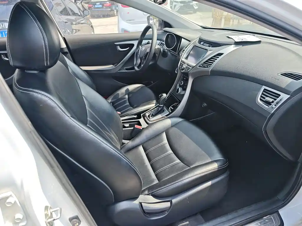 Hyundai Elantra Langdong 2016 — фото 11