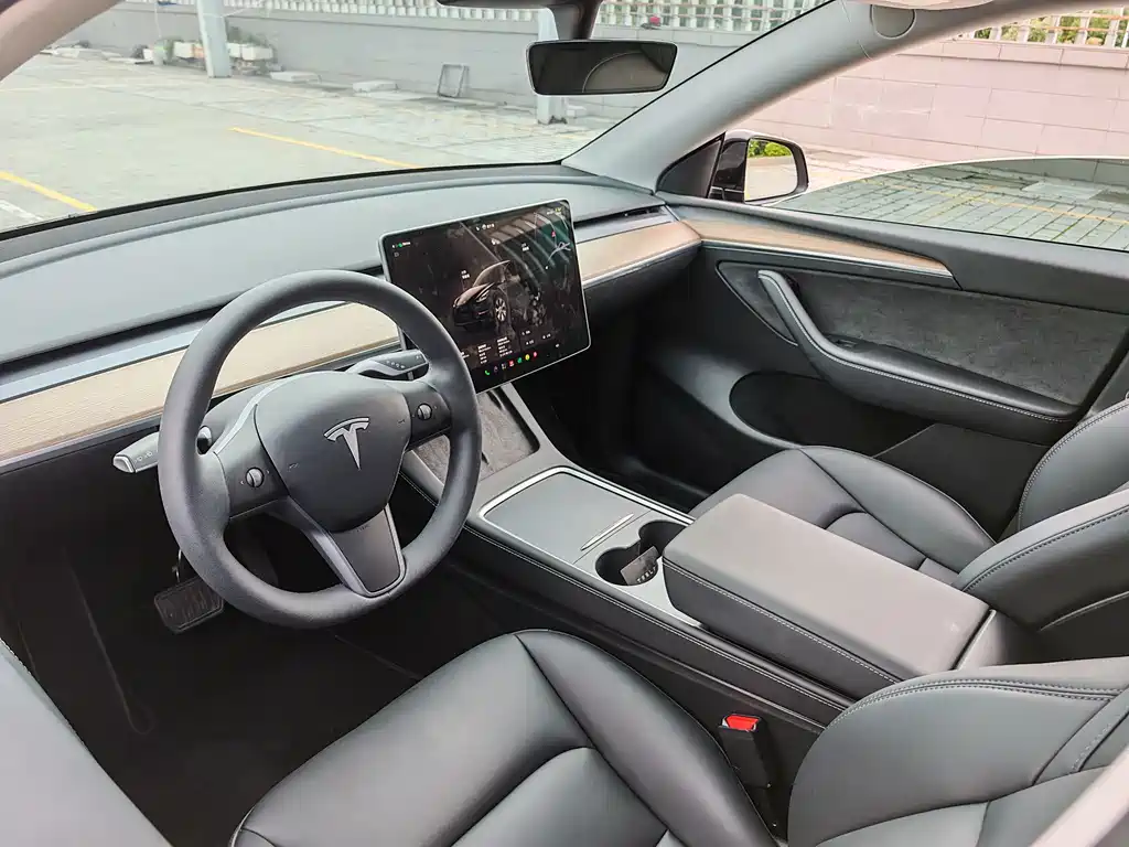 Tesla Model Y 2023 — фото 14