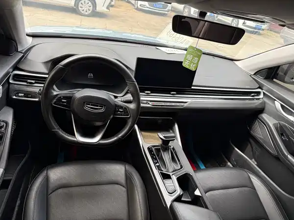 Geely Emgrand 2024