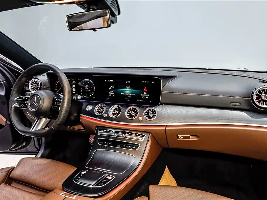 Mercedes-Benz E-Class 2023 — фото 12