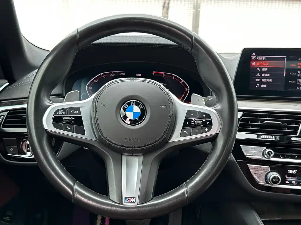 BMW 5 Series 2020 — фото 12