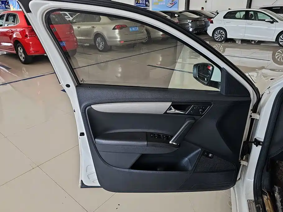 Volkswagen Lavida 2014