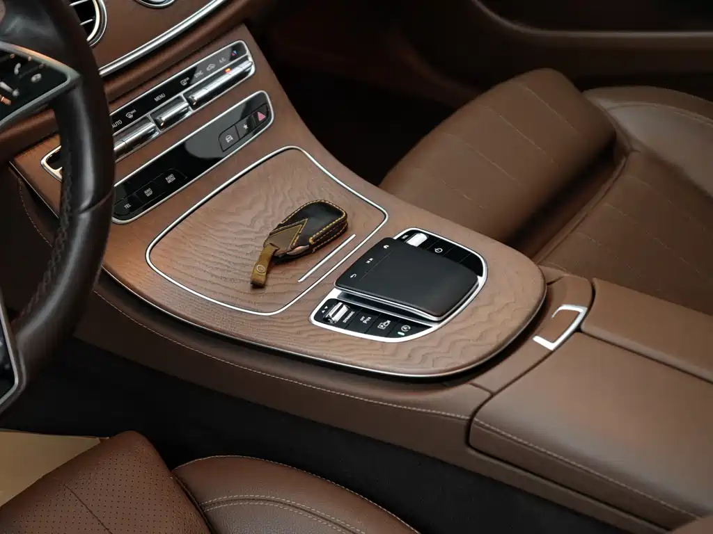 Mercedes-Benz E-Class 2022 — фото 15