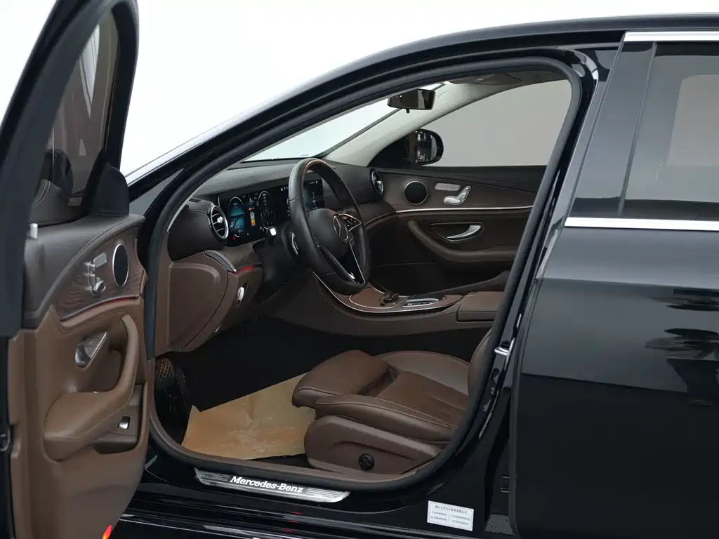 Mercedes-Benz E-Class 2022 — фото 14