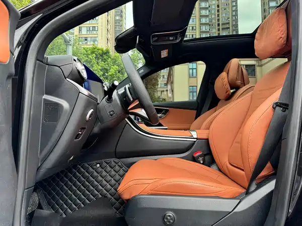 Mercedes-Benz GLC 2025