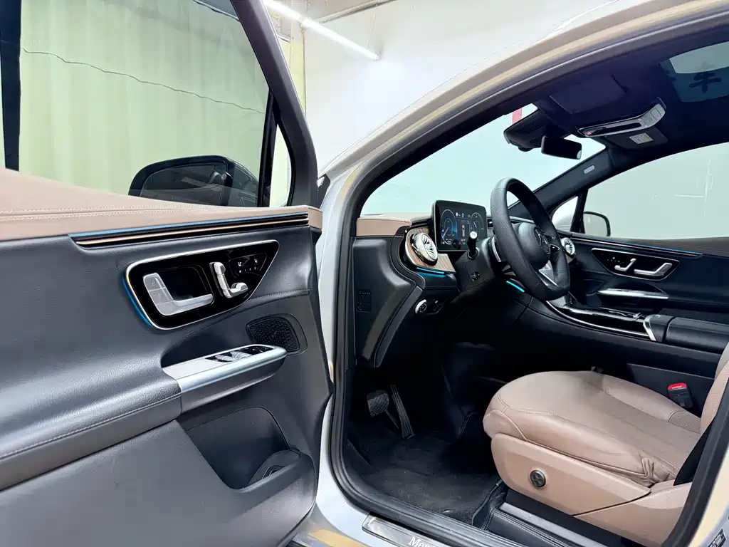 Mercedes-Benz EQE SUV 2023 — фото 22