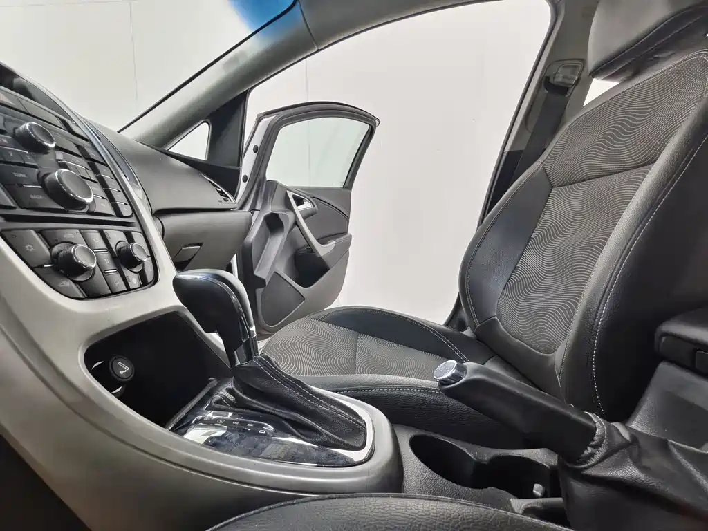 Buick Excelle 2014 — фото 12
