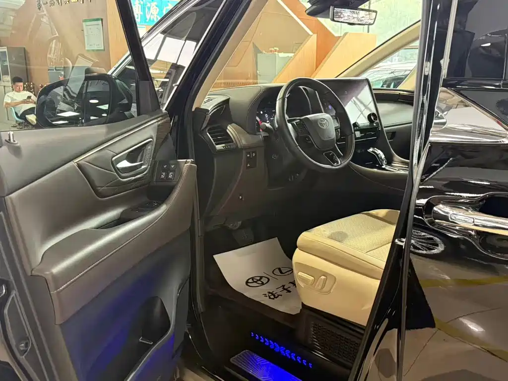 Toyota Alphard 2025 — фото 6