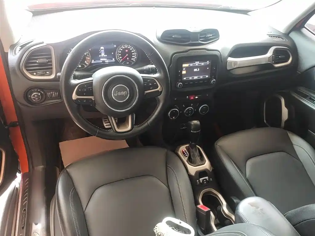 Jeep Renegade 2016 — фото 10