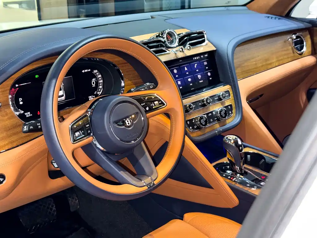 Bentley Bentayga 2025 — фото 11