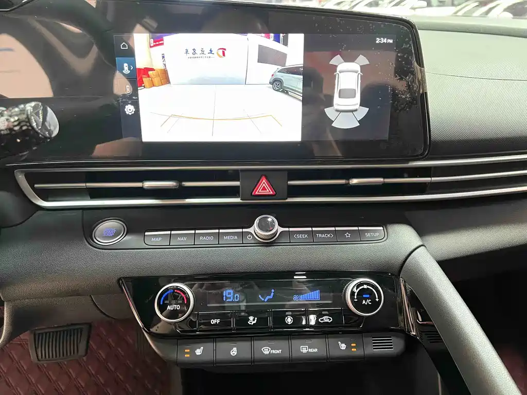 Hyundai Elantra 2023 — фото 12