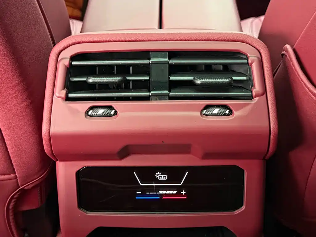 BMW 5 Series 2025 — фото 15