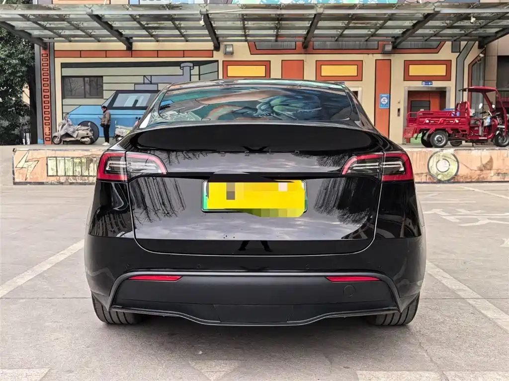 Tesla Model Y 2023 — фото 17