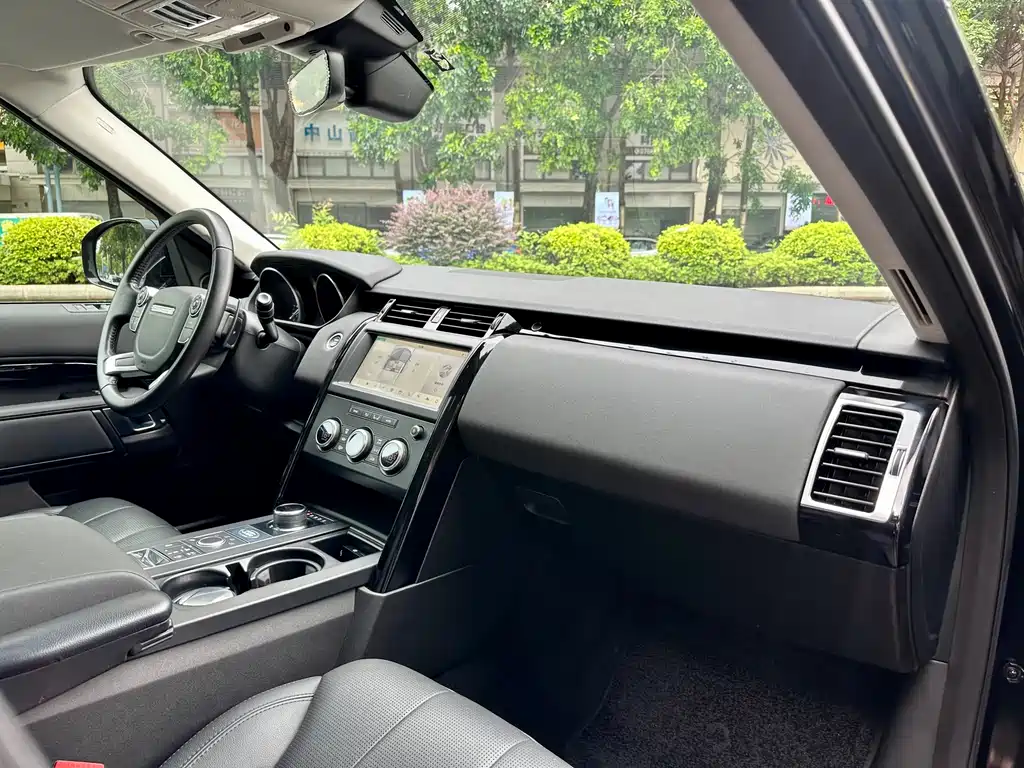 Land Rover Discovery 2018 — фото 18