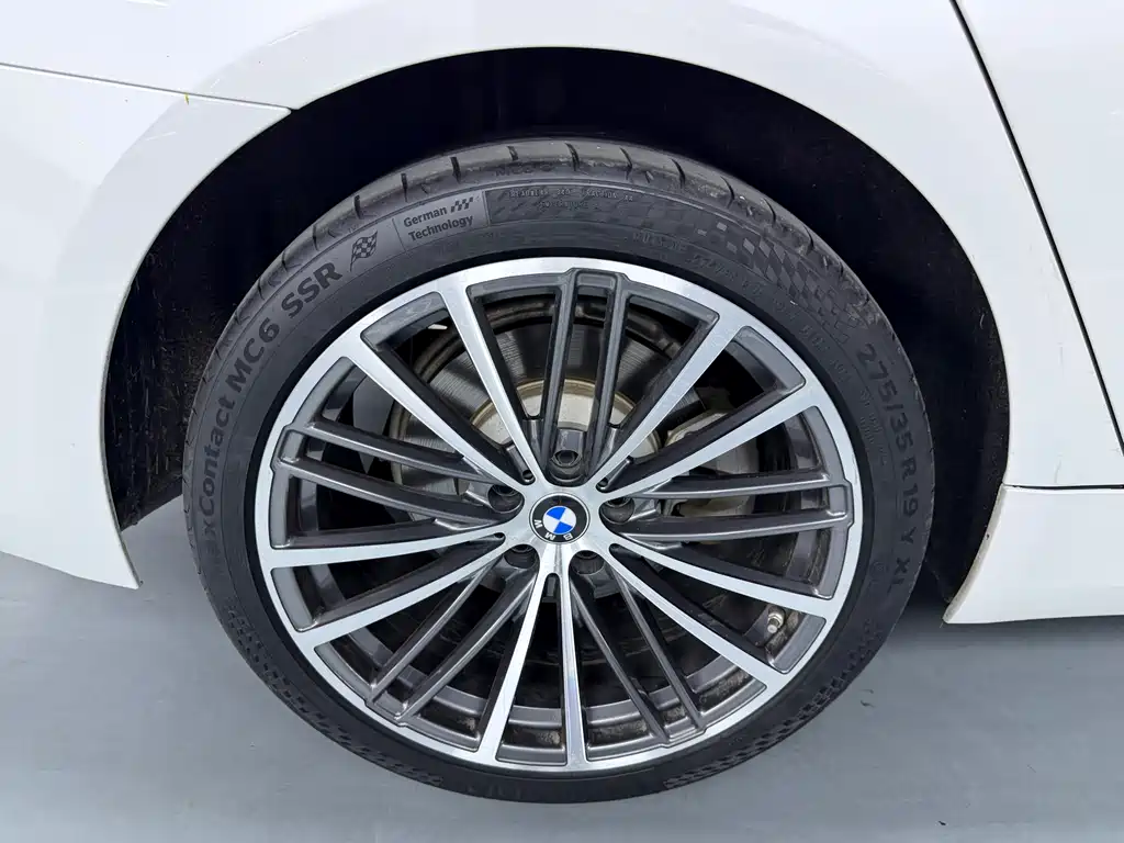 BMW 5 Series 2021 — фото 19