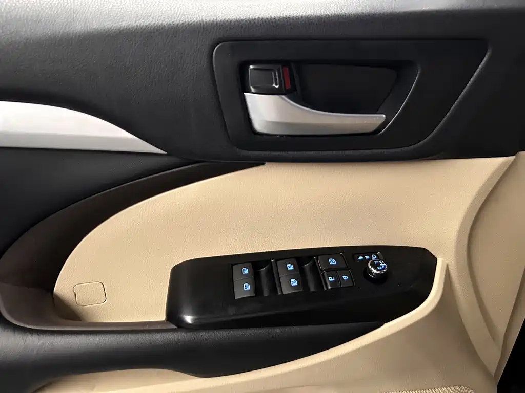 Toyota Highlander 2020 — фото 10
