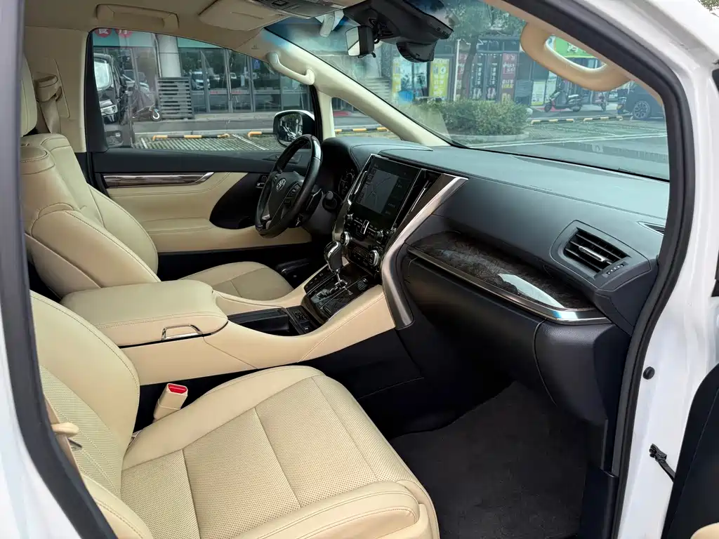 Toyota Alphard 2022 — фото 11