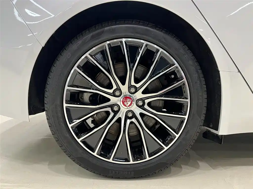 Jaguar XEL 2022 — фото 8