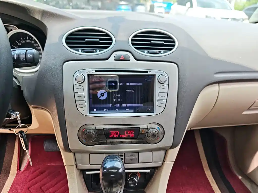 Ford Focus 2014 — фото 14