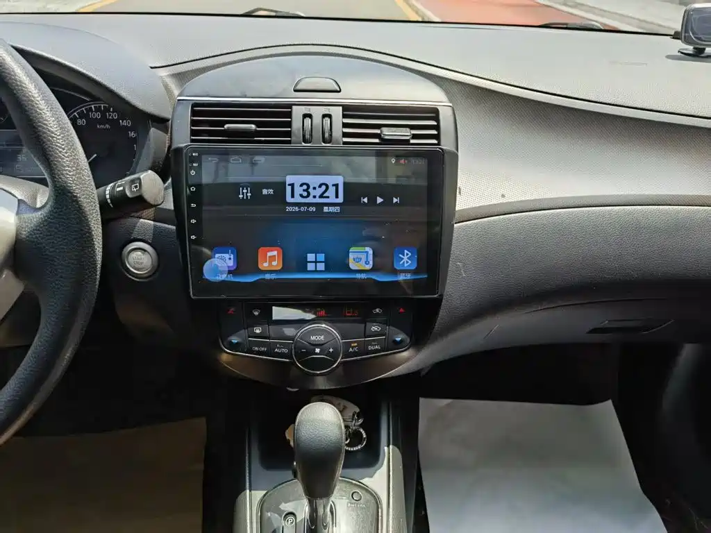 Nissan Tiida 2015 — фото 13