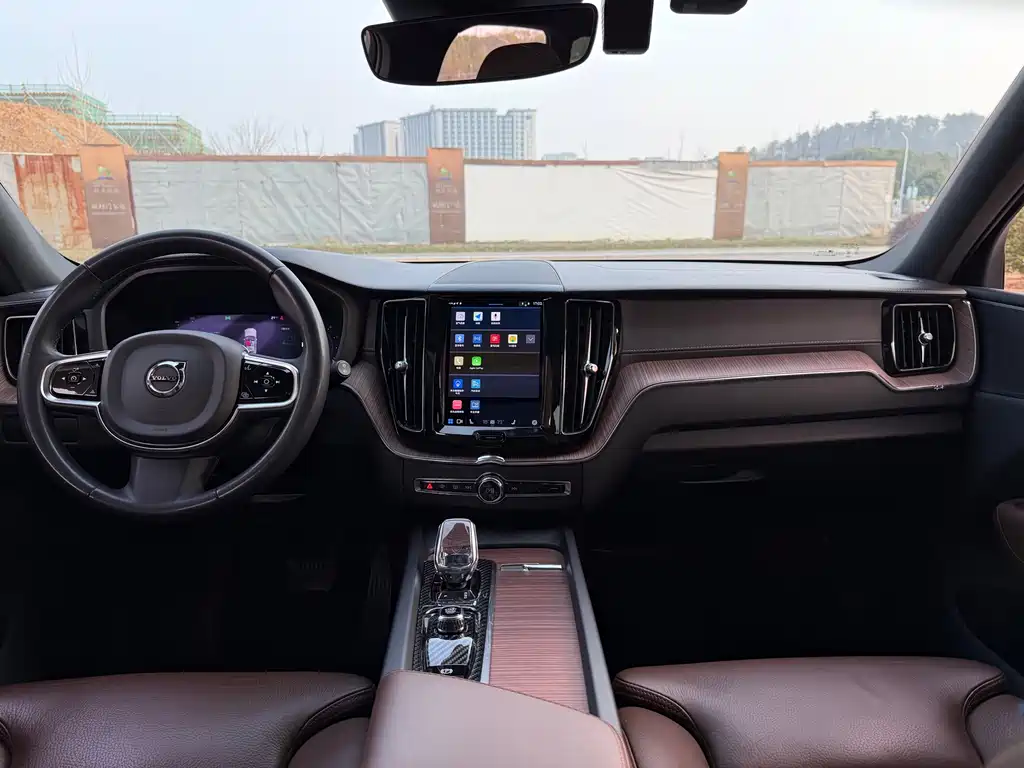 Volvo XC60 2023 — фото 16