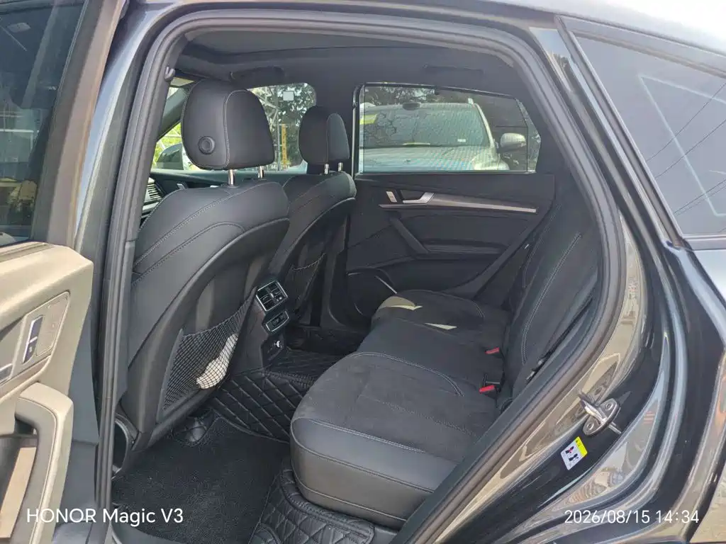 Audi Q5L Sportback 2024 — фото 10