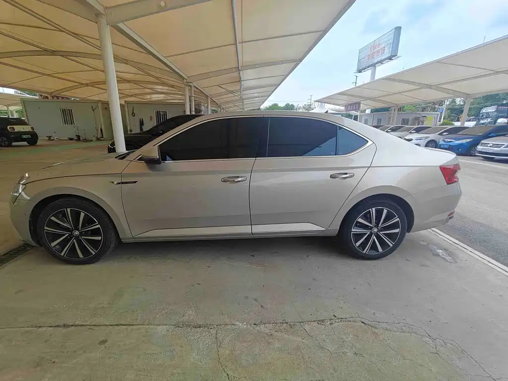 Skoda Superb 2021