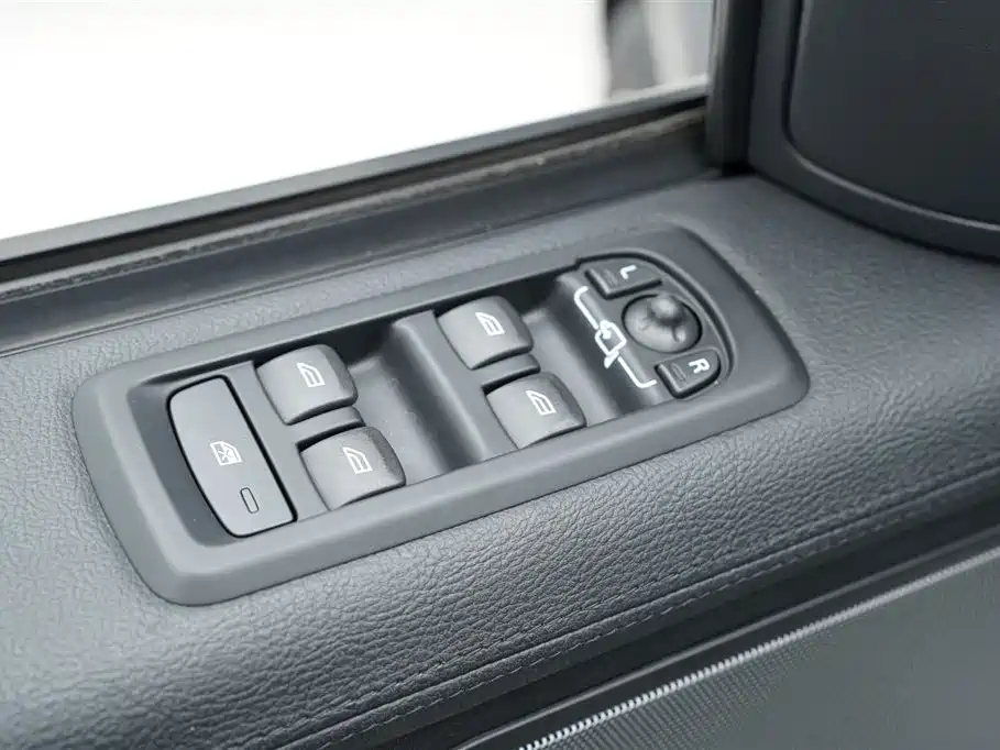 Land Rover Sport 2010 — фото 10