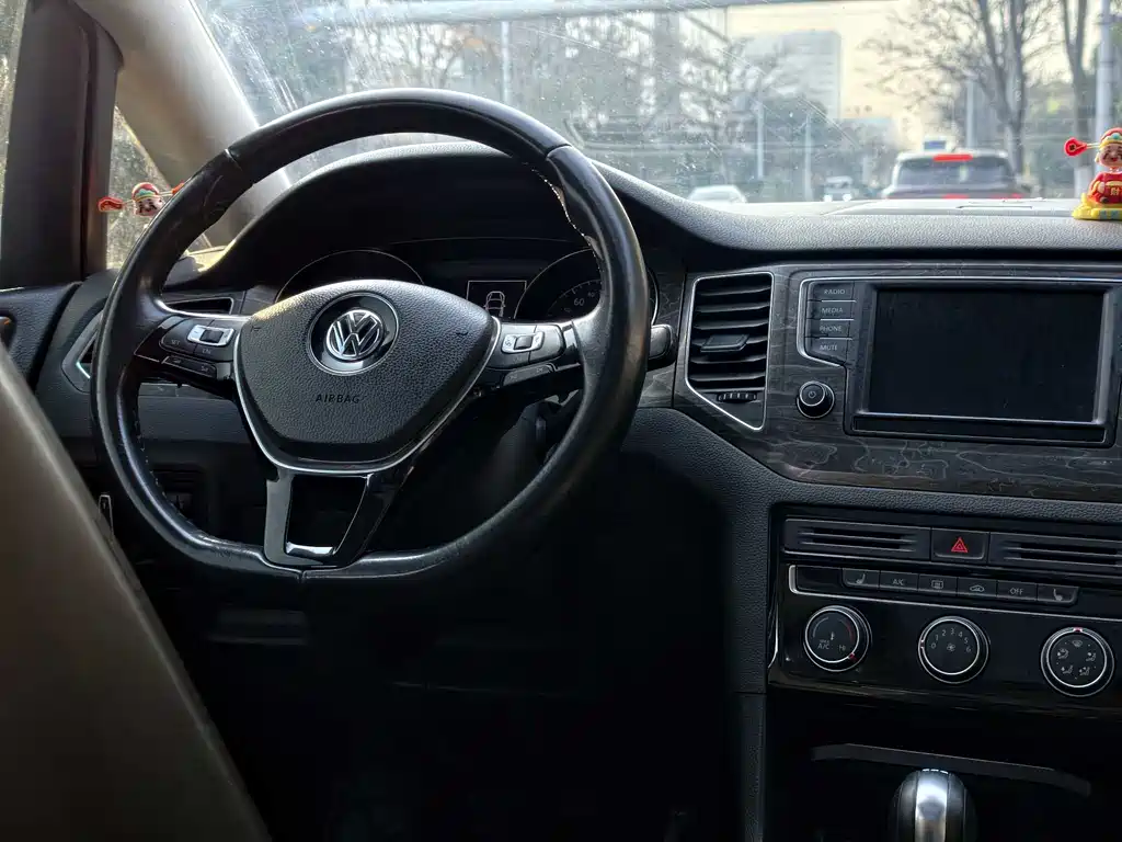 Volkswagen Golf Sportsvan 2016 — фото 16