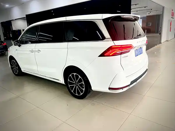 Roewe iMAX8 2022