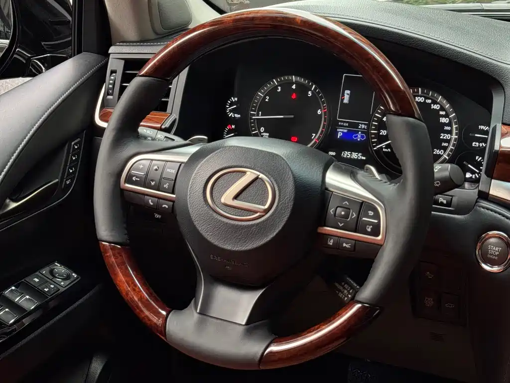 Lexus LX 2016 — фото 19