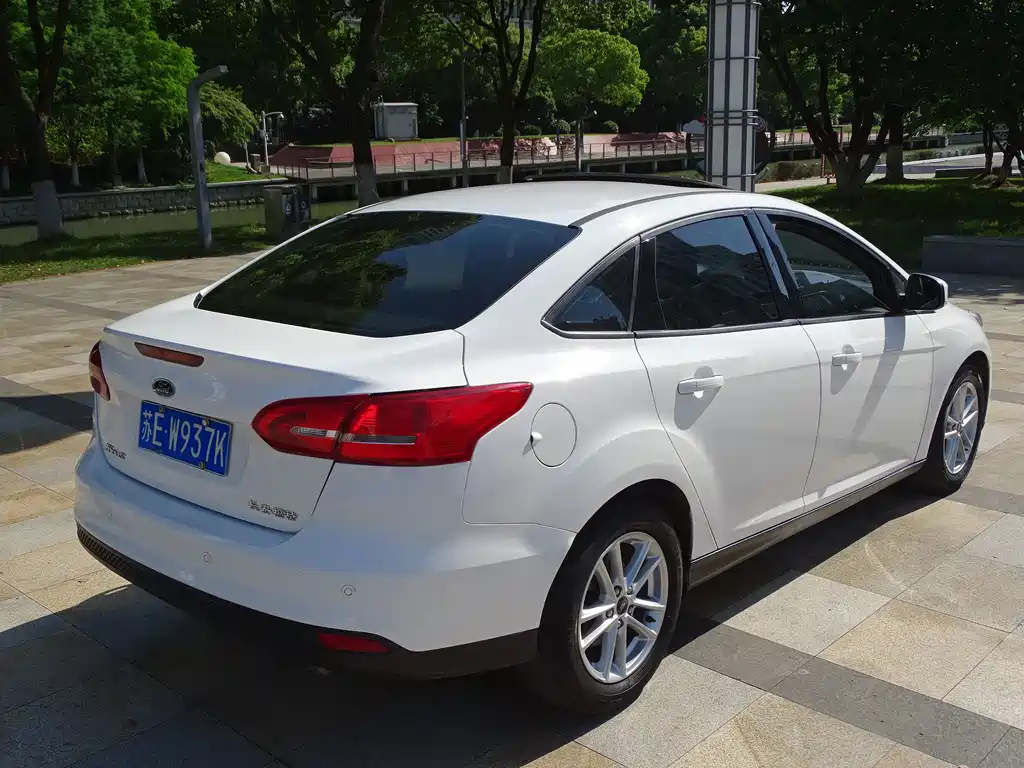 Ford Focus 2015 — фото 5