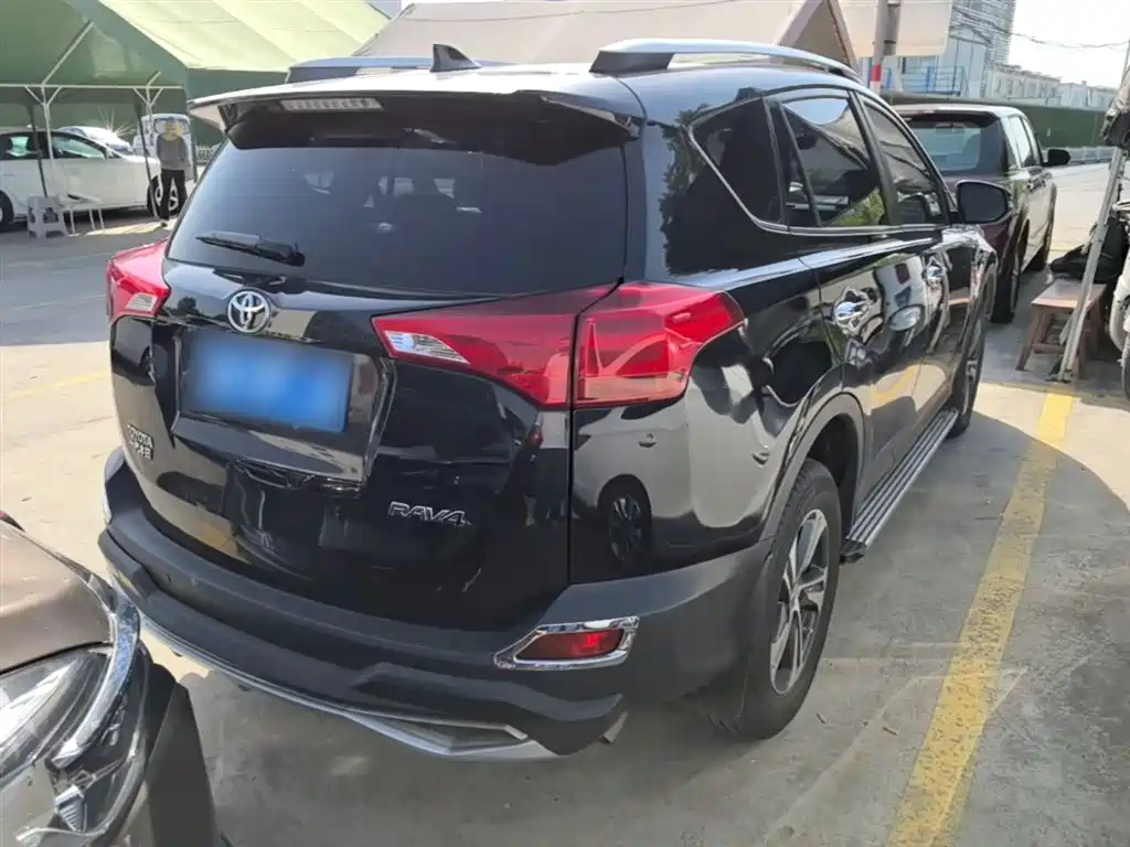 Toyota RAV4 2016 — фото 7