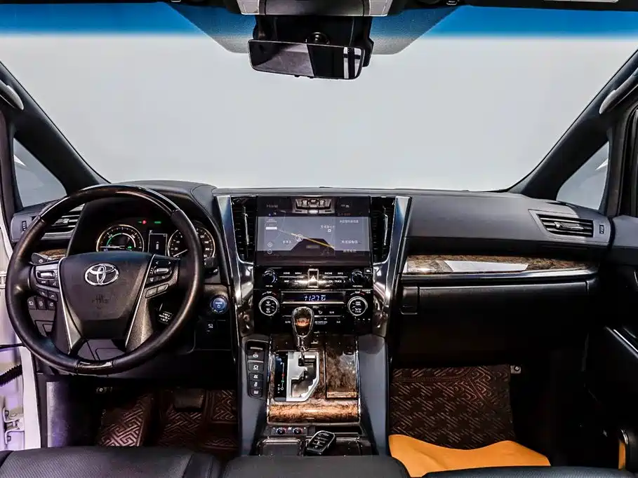 Toyota Alphard 2021 — фото 25