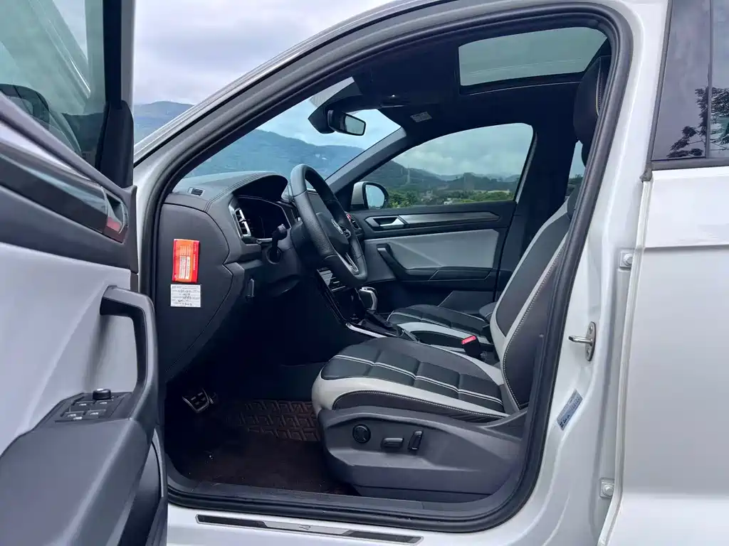 Volkswagen T-Roc 2024