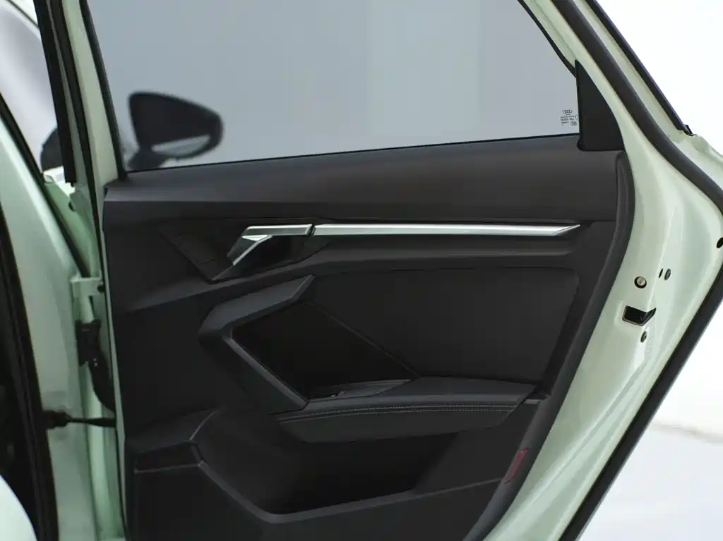 Audi A3 2023 — фото 18