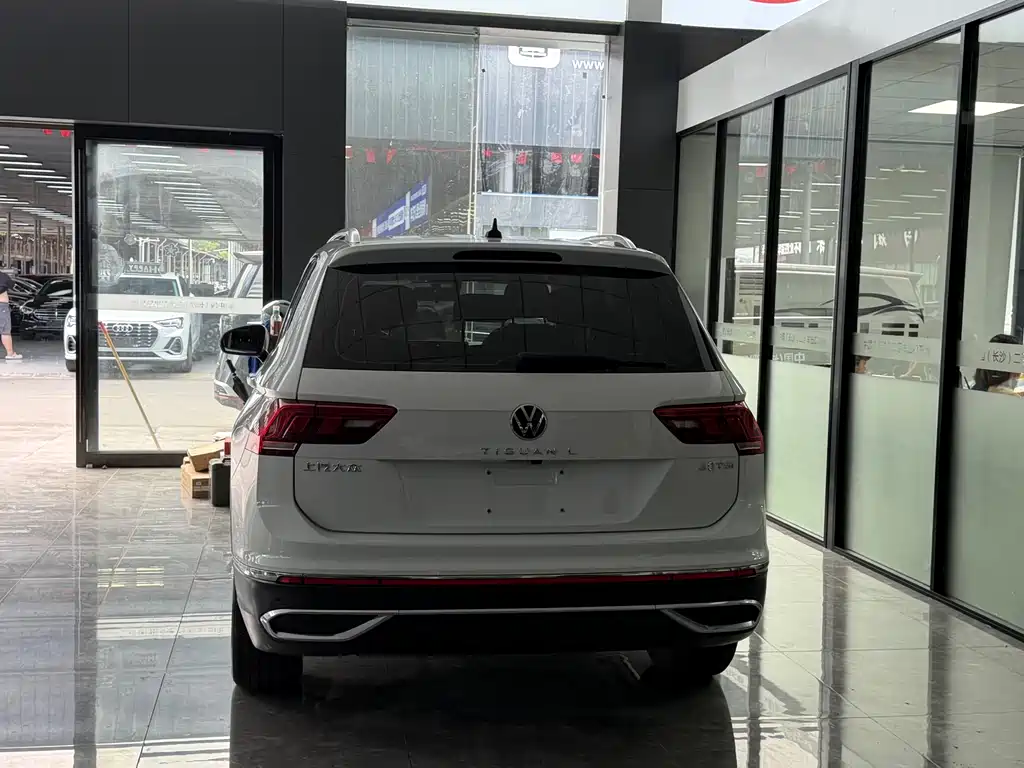 Volkswagen Tiguan L 2023 — фото 14