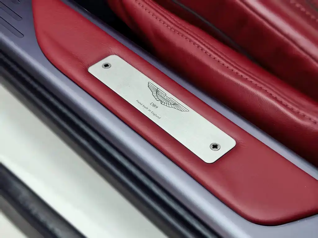 Aston Martin DB9 2013 — фото 14