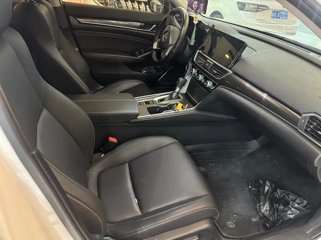 Honda Accord 2022 — фото 10