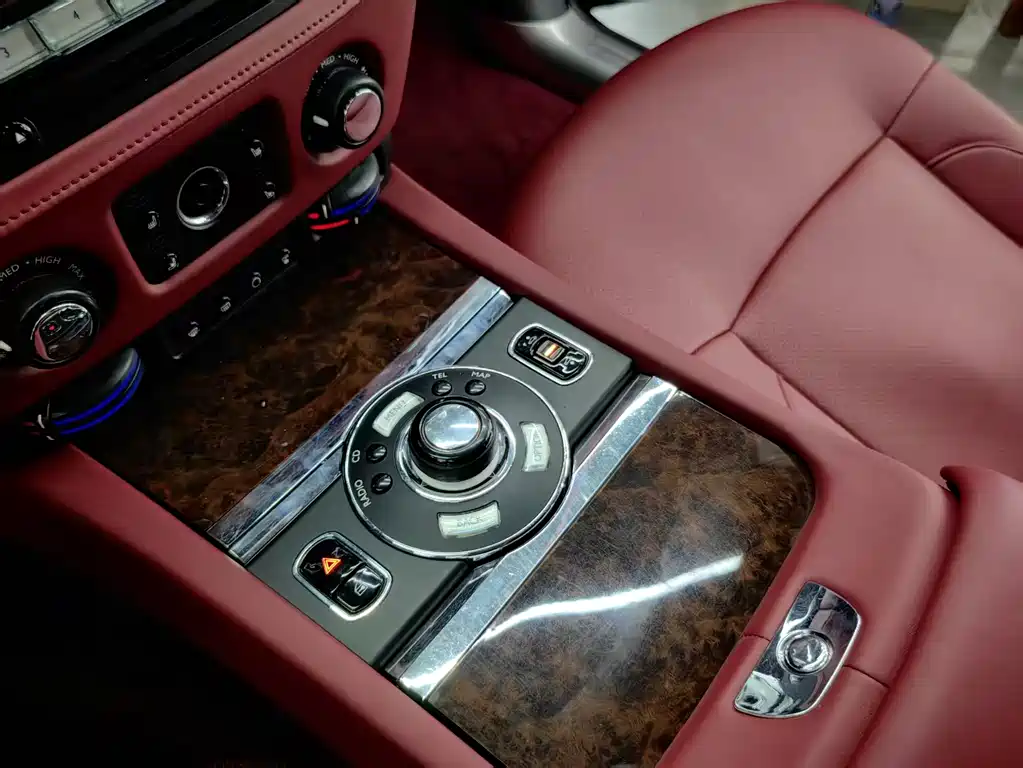 Rolls-Royce Ghost 2010 — фото 10