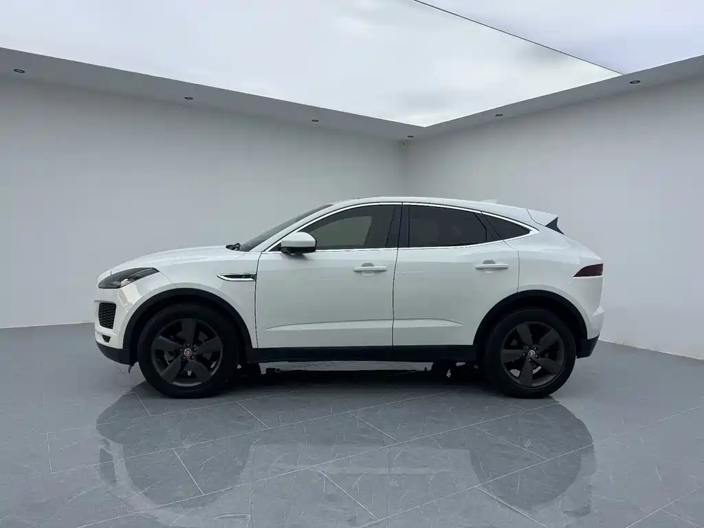 Jaguar E-PACE 2018 — фото 10