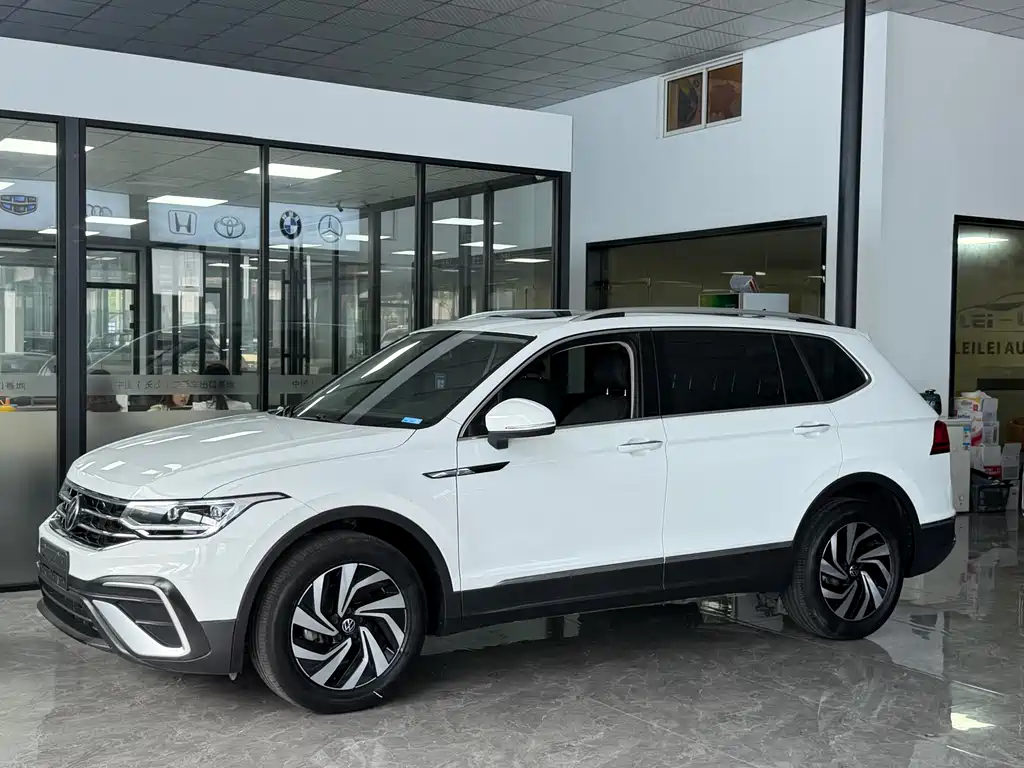 Volkswagen Tiguan L 2023