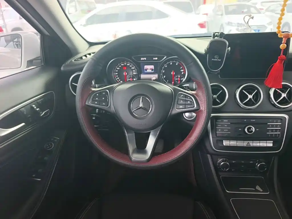 Mercedes-Benz GLA 2017 — фото 11