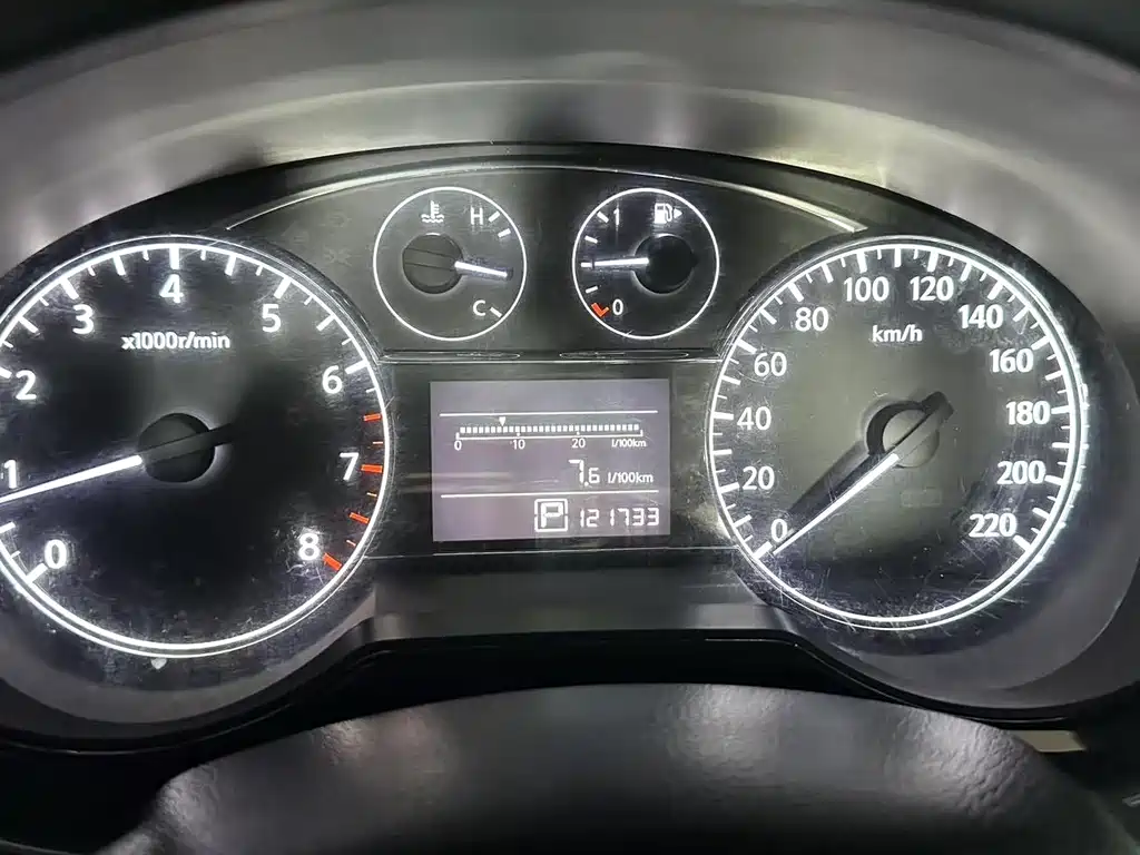 Nissan Tiida 2015 — фото 16